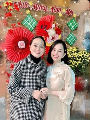 Hot girl Ly Kute đăng tải ảnh chụp cùng đấng sinh thành, đính kèm lời nhắn: "Chúc ông bà Tây sang năm thật nhiều sức khoẻ".