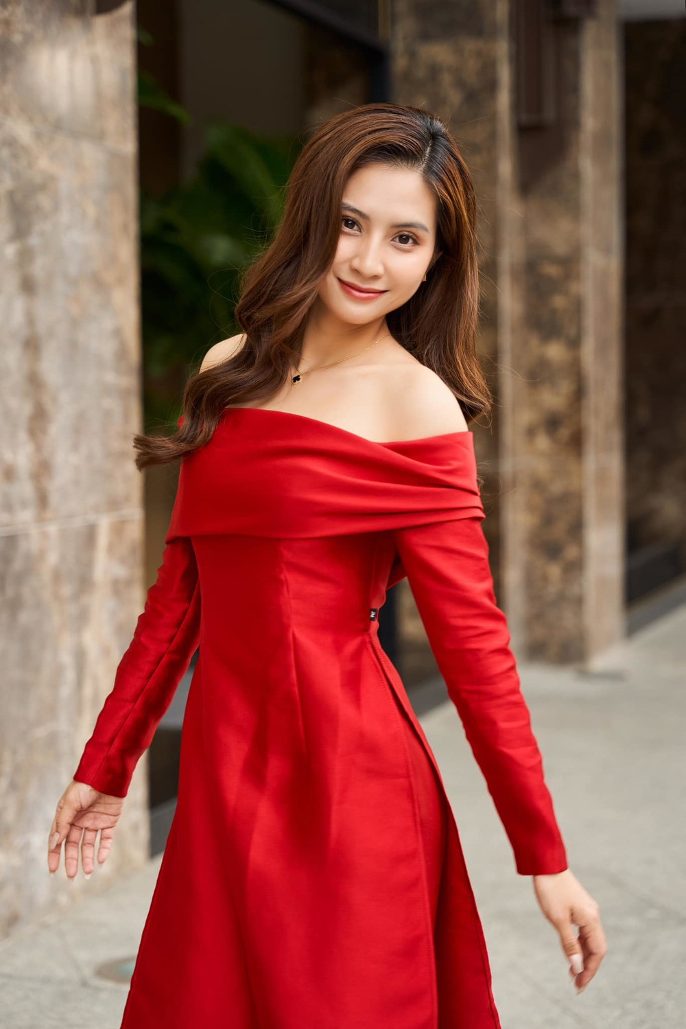 Cô kể: "Nhiều khi tôi vừa chạy, vừa khóc trên xe vì tôi không dám khóc ở nhà, tôi sợ mẹ thấy. Những chuyện tôi trải qua, tôi chưa từng khóc trước mặt mẹ...