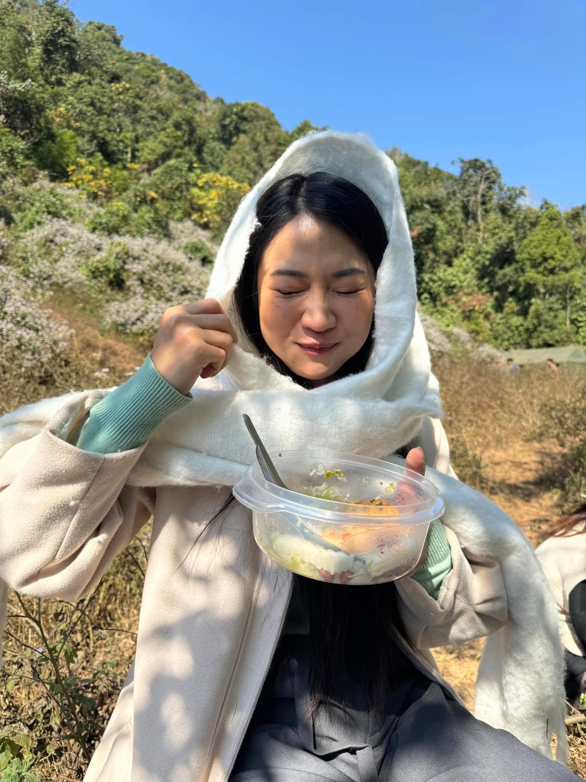 Với những hình ảnh đã chuyển khoản thành công, tài khoản giả mạo nỗ lực củng cố sự uy tín với người hâm mộ để mời chào, khiến người tiêu dùng dễ dàng mắc bẫy với hình ảnh và danh tiếng của Lê Bống.