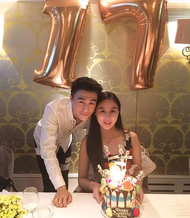 Hà Siêu Hân sử dụng thành thạo tiếng Trung, Pháp, Nhật và chơi giỏi violon, piano cũng như có tài khiêu vũ.