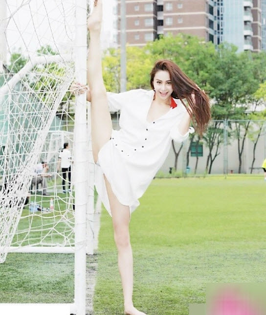 Sẽ có thang điểm 10 tương ứng với điểm chạm của chân khi làm động tác xoạc chân.