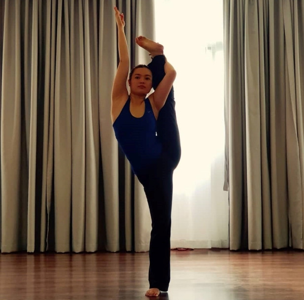 Động tác xoạc chân thường có trong các bài tập võ, múa và Yoga. Để học được cách xoạc chân dễ dàng bạn cần chú ý vào vùng háng, hông trên đùi trong quá trình tập luyện.