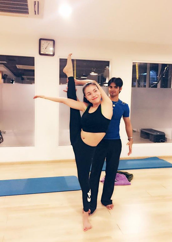 Nếu muốn có được cú xoạc chân điêu luyện thì những bài tập bổ trợ là vô cùng cần thiết. Bài tập xoạc chân cần những bước khởi động làm ấm cơ thể như chạy bộ từ 5-10 phút, hoặc nhảy dang tay chân, sau đó là tập bước tấn và squat tùy vào kiểu xoạc.