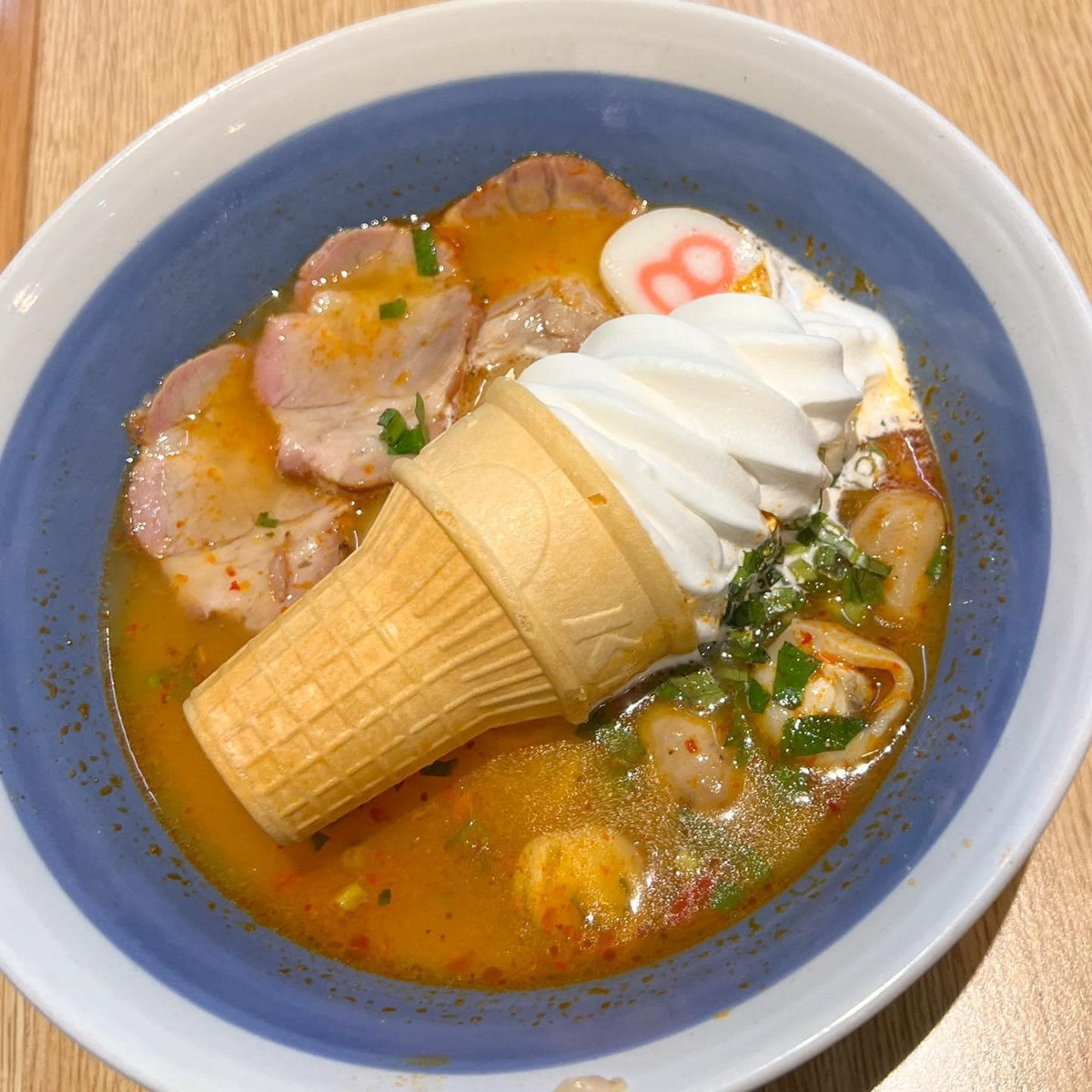 Sự độc đáo và lạ mắt của món ăn tạo trend đã giúp bài đăng của blogger Thái Lan thu hút được gần 40.000 lượt chia sẻ.