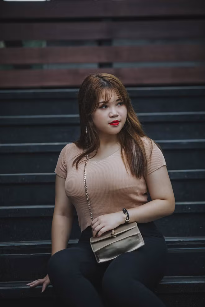 Trong một diễn biến khác, khi vào trang cá nhân, thánh soi phát hiện ra ở phần giới thiệu thông tin, hiện tượng mạng họ Võ đã thêm một công việc mới là kinh doanh nội dung 18+.