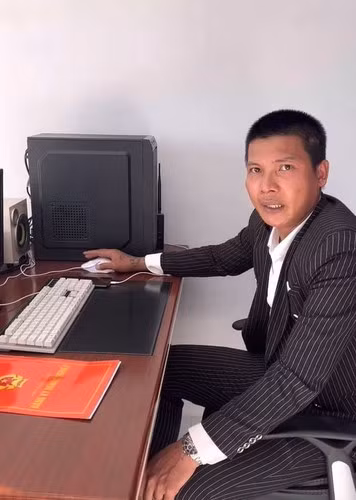 Hiện những thông tin đăng tuyển người làm của anh chàng vẫn đang thu hút sự quan tâm lớn của dư luận.