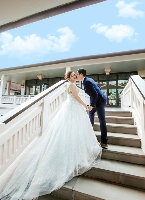 Có thể thấy, dù đã 6 năm trôi qua, thí sinh Thách Thức Danh Hài ngày nào và vợ vẫn rất hạnh phúc, yêu thương nhau như ngày đầu.