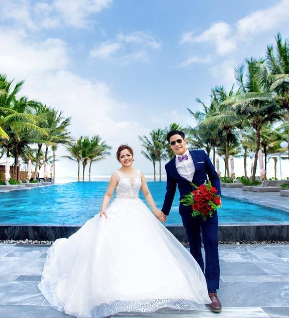 Mới đây, “ hot boy trà sữa” đã chia sẻ kỷ niệm 6 năm ngày anh chụp ảnh cưới cùng bà xã, chuẩn bị “đón nàng về dinh”.