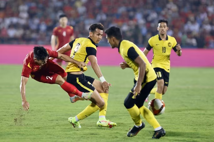 Phút 75, trong nỗ lực sút bóng Văn Xuân đã bị cầu thủ U.23 Malaysia vào bóng rất mạnh từ sau khiến anh bị gập gối, buộc phải thay ra gấp và đưa vào phòng thay đồ cấp cứu.