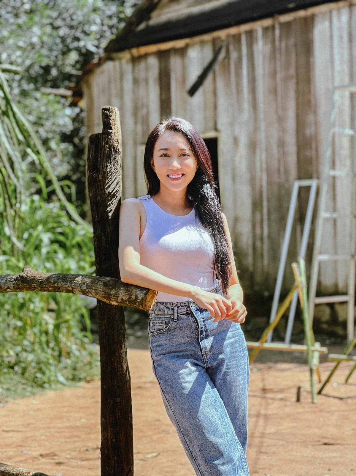 Ở phần bình luận bài đăng, rất nhiều người thân, bạn bè, người yêu mến gửi lời chúc tuổi mới nhiều may mắn đến Huỳnh Hồng Loan.