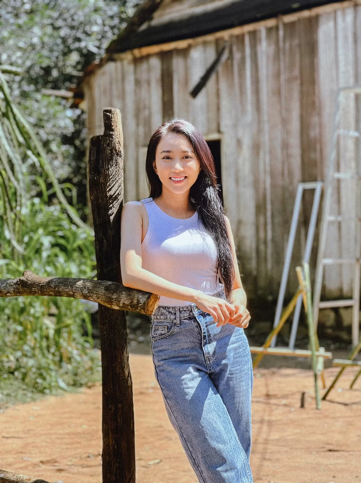 Ở phần bình luận bài đăng, rất nhiều người thân, bạn bè, người yêu mến gửi lời chúc tuổi mới nhiều may mắn đến Huỳnh Hồng Loan.