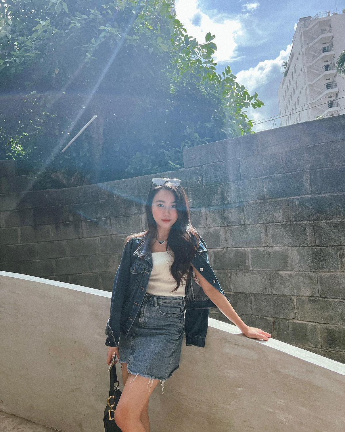 "Linh tuy nhỏ tuổi nhưng rất người lớn. Cậu ấy ấm áp và ga lăng. Ví dụ khi đi ăn đồ nướng thì Linh sẽ thường cuộn rau giúp. Linh cũng rất biết quan tâm, chăm sóc", một trong những tâm sự chú ý trước đó của Hồng Loan về Tiến Linh.