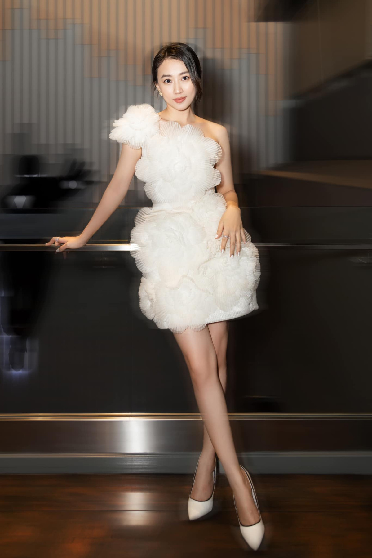 Dù vậy, qua một số bức hình họ đăng tải trong các chuyến đi ăn, đi chơi, dù không có sự xuất hiện của nửa kia nhưng dân mạng vẫn nhận ra đôi trẻ đang "đánh quả lẻ".