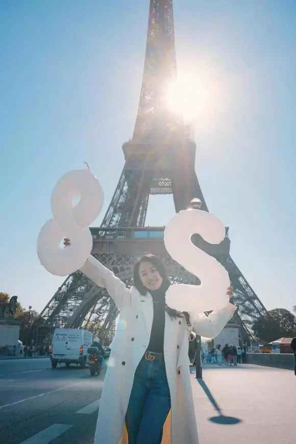 Mới đây trên trang cá nhân, hot girl/diễn viên Huỳnh Hồng Loan gây chú ý khi cập nhật loạt ảnh mới. Được biết, bạn gái cũ Tiến Linh có chuyến vi vu tại Pháp.