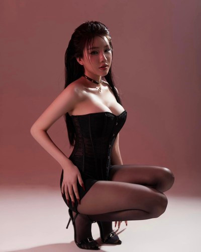 Yogurt nổi bật nhờ vẻ ngoài xinh đẹp, phong cách sống đẳng cấp và cuộc sống xa hoa trên mạng xã hội, thường xuyên check-in nơi sang chảnh, từng có tình yêu đẹp với cựu tuyển thủ Zeros được dân mạng ủng hộ.