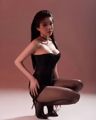 Yogurt nổi bật nhờ vẻ ngoài xinh đẹp, phong cách sống đẳng cấp và cuộc sống xa hoa trên mạng xã hội, thường xuyên check-in nơi sang chảnh, từng có tình yêu đẹp với cựu tuyển thủ Zeros được dân mạng ủng hộ.