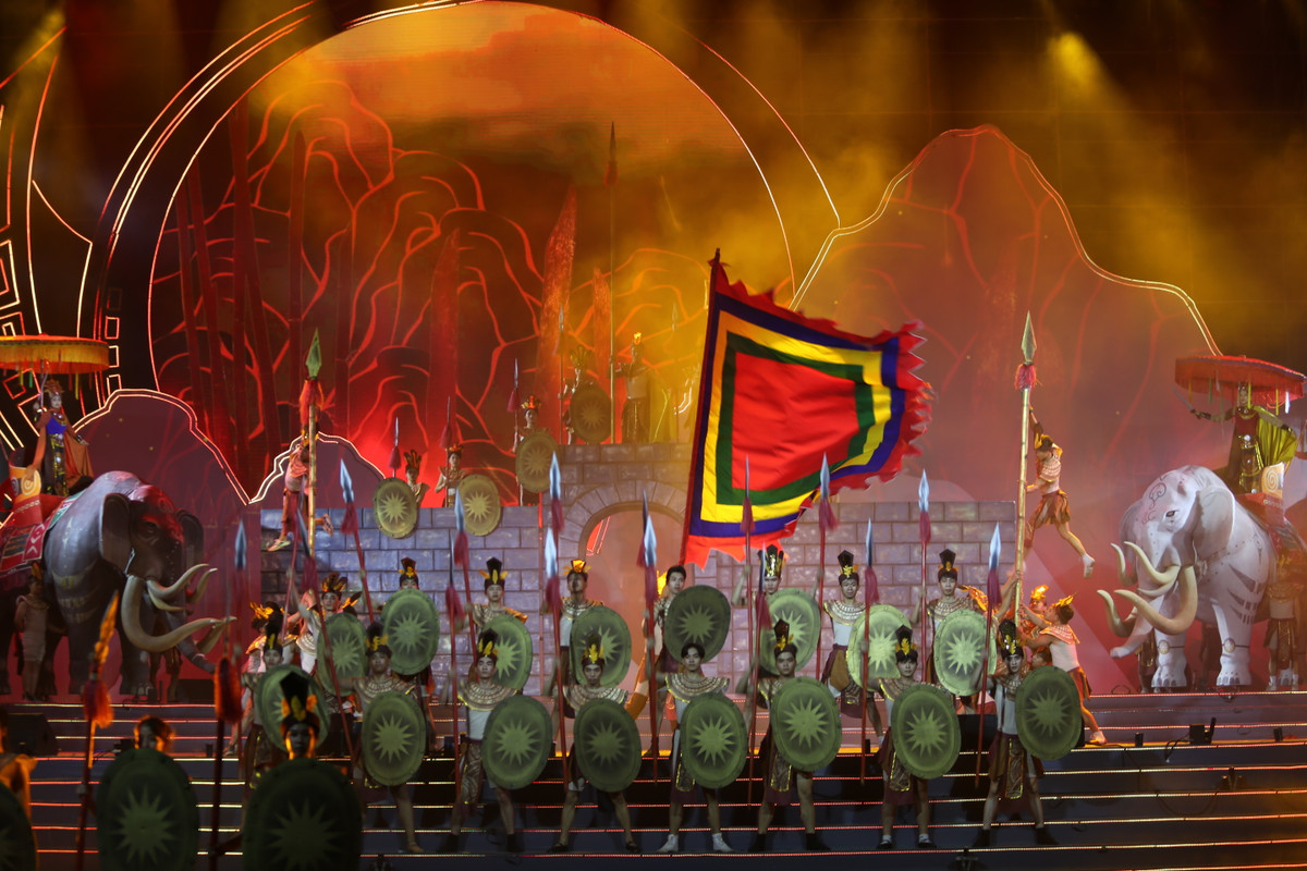 Sự sinh động của màn trình diễn tại lễ hội đền Hai Bà Trưng đã mang đến niềm thích thú của không chỉ người dân Mê Linh mà còn từ nhiều khách thập phương.