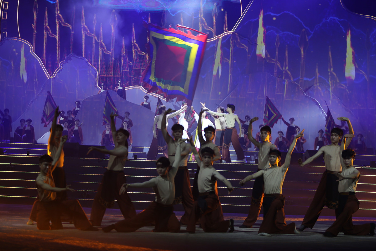 Chương trình nghệ thuật bán thực cảnh, kết hợp công nghệ 3D Mapping hiện đại được tổ chức lần đầu tiên tại huyện Mê Linh nhằm tưởng nhớ, tri ân công đức của hai vị kiệt nữ anh hùng dân tộc Trưng Trắc và Trưng Nhị cùng các tướng lĩnh tham gia cuộc khởi nghĩa, giành lại nền độc lập dân tộc vào những năm 40 - 43 sau Công nguyên.