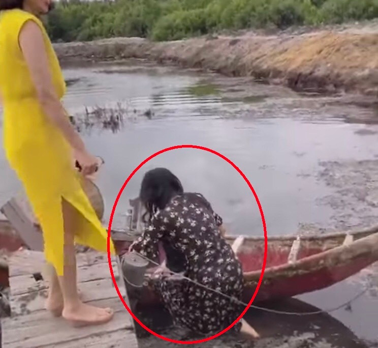 Bất chấp tất cả để chụp ảnh "sống ảo" khi đi du lịch hoặc đơn giản là đi chơi, gặp gỡ bạn bè đã không còn là chuyện hiếm gặp đối với hội chị em phụ nữ.