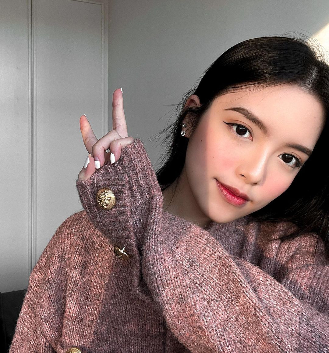 Mặc dù ban đầu bố mẹ của Mẫn Nhi lo lắng về sự thay đổi của con gái nhưng cô nàng đã dùng hành động để chứng minh cho phụ huynh biết được lựa chọn học truyền thông là đúng đắn.