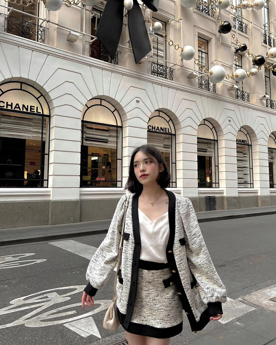 Ngoài ra, Mẫn Nhi cũng từng có thời gian làm người đại diện cho Hội thảo HPAIR tại trường Đại học Harvard.