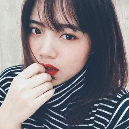 Trà My hiện đang làm công việc thu âm tổng đài, ngoài ra cô nàng còn làm thêm trong lĩnh vực make-up