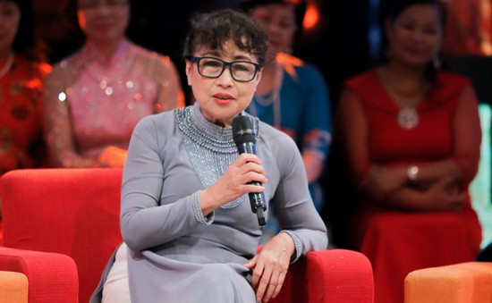 Giọng đọc ấm áp, có hồn, lúc trầm, lúc bổng của NSƯT Kim Tiến đã đi vào trái tim hàng triệu người dân Việt Nam.