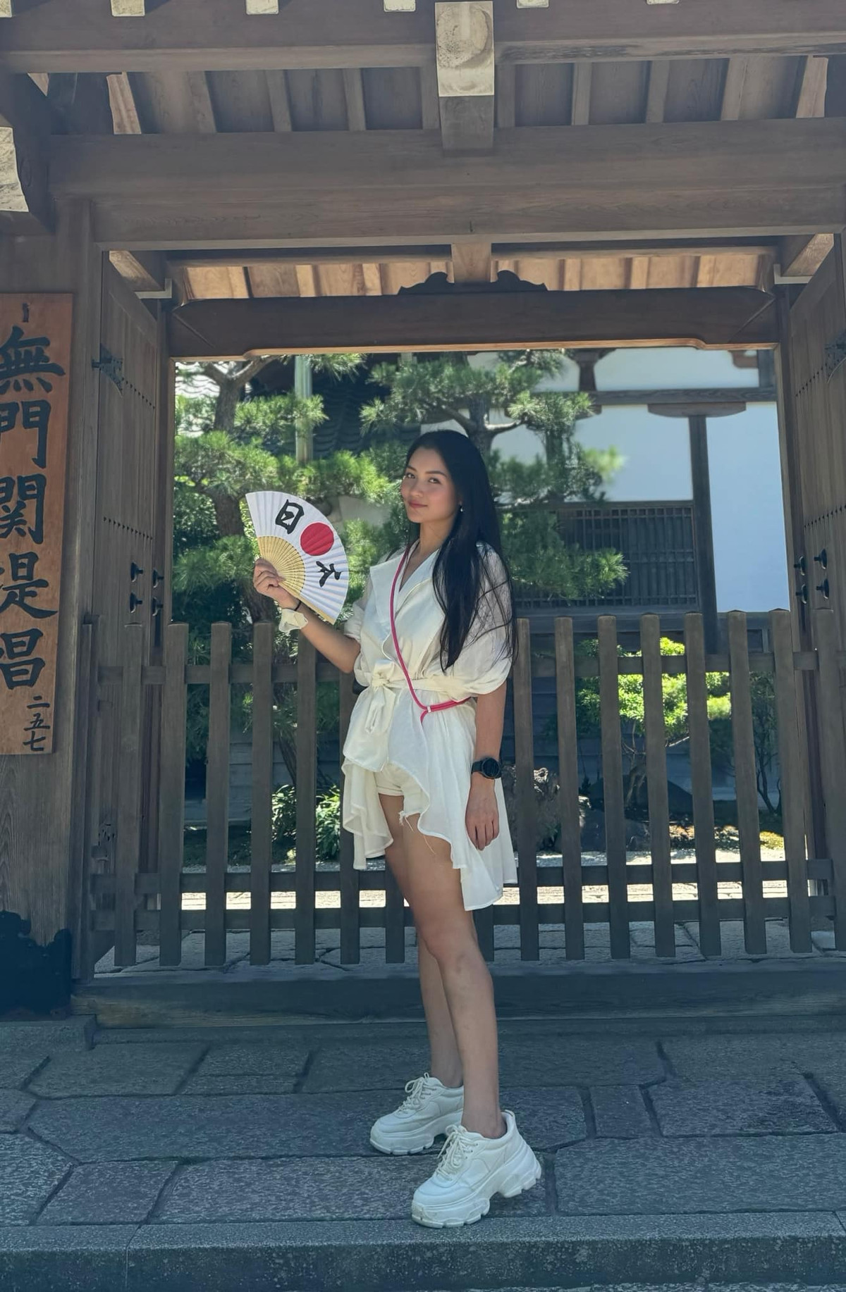 Thủy Top gây chú ý với những clip/hình ảnh chia sẻ bí quyết làm đẹp, tập luyện thể thao.