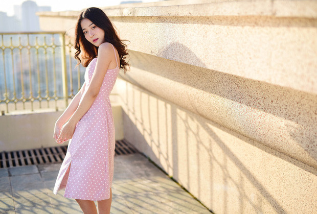 Khi vua Bảo Đại bị thoái vị và ra Hà Nội làm việc, với tính đào hoa có sẵn, "phế đế" chỉ mải mê đuổi theo những bóng hồng khác và bỏ mặc Nam Phương cùng các con ở cung An Định.