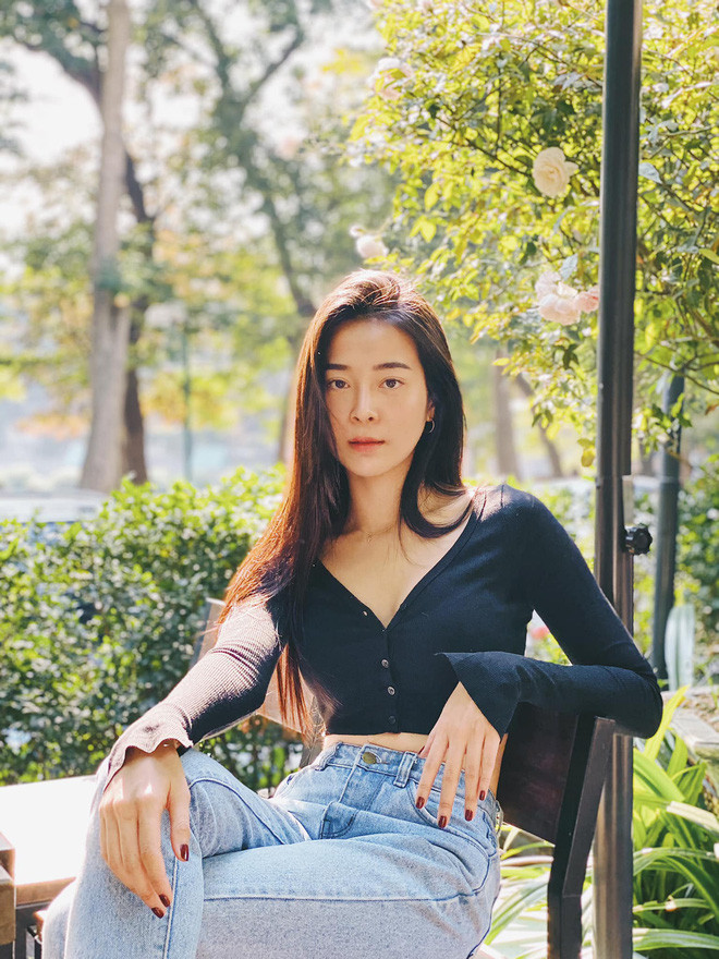 Trong MV Không thể cùng nhau suốt kiếp của Hòa Minzy, nhiều người không khỏi bất ngờ khi Karen Nguyễn lại bền bỉ đóng vai tiểu tam, phá nát hạnh phúc gia đình của Nam Phương hoàng hậu và vua Bảo Đại.