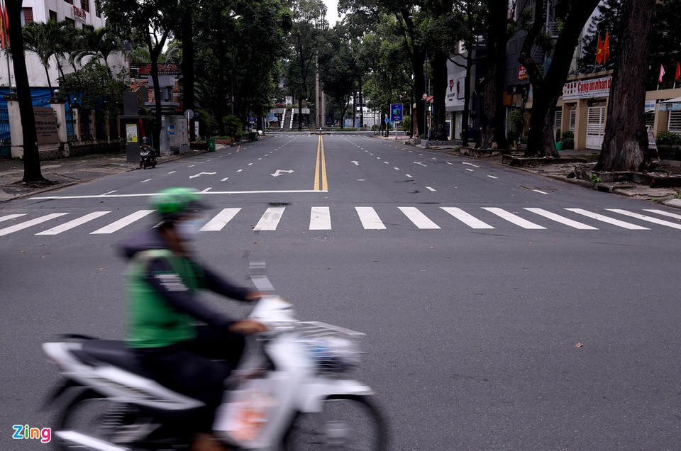 Rào chắn đường Phạm Ngọc Thạch hướng về phía Hồ Con Rùa, quận 3, nay không còn.