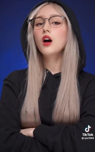 Chính vì thế, cô được khán giả ngợi khen là đa tài, có thể thích ứng và phát triển sự nghiệp ở nhiều lĩnh vực khác nhau.