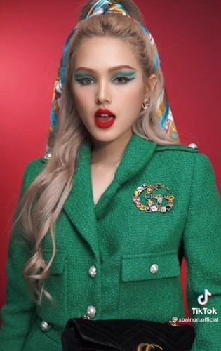 Đồng thời, dù còn khá trẻ nhưng cô nàng đã sở hữu một gia đình hạnh phúc, sự nghiệp ổn định và nhận được đông đảo tình cảm của khán giả.