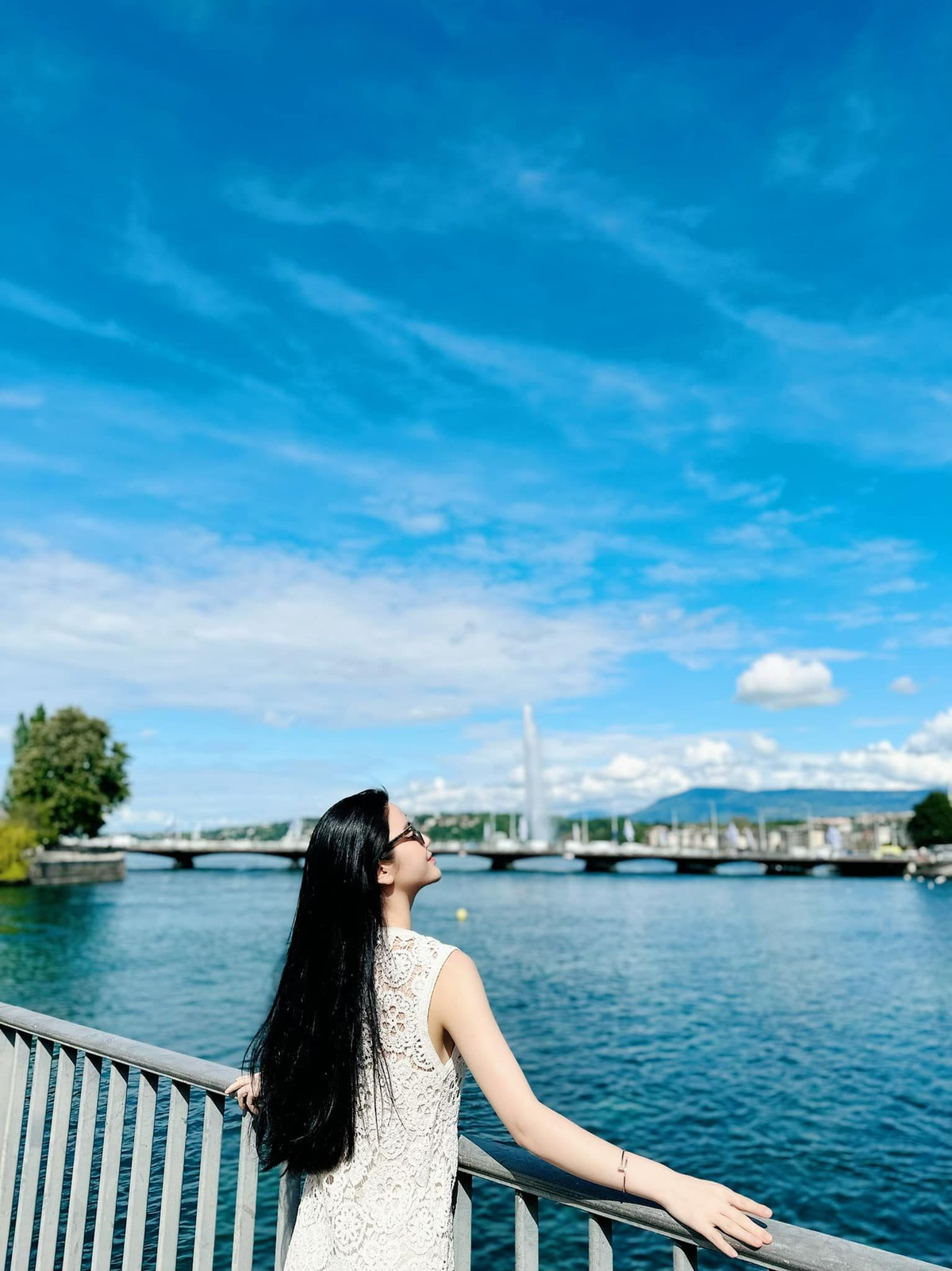 Chu Thanh Huyền từng chia sẻ dù không biết tiếng Anh nhưng cô đã đi khắp từ châu Âu đến châu Á - mọi nơi có sự xuất hiện của Quang Hải.