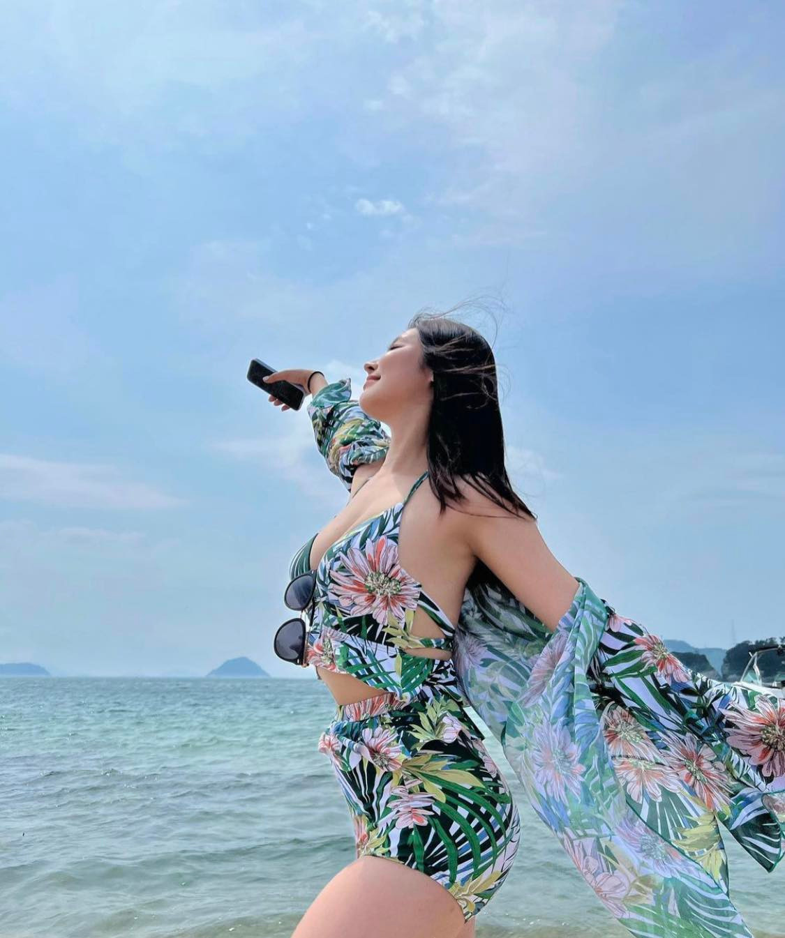 Seo Hyun sinh năm 1988, tốt nghiệp chuyên ngành Điêu khắc, khoa Mỹ thuật của Đại học Quốc gia Busan.