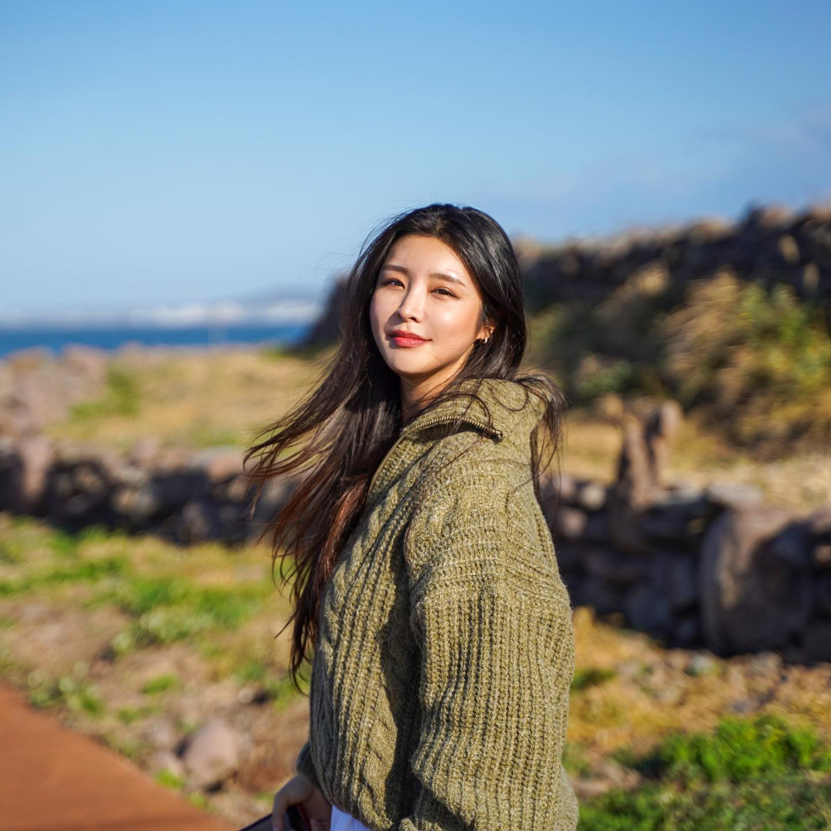 Park Seo Hyun thường tận dụng không gian thiên nhiên để tập yoga. Thay vì đặt mình trong không gian phòng kín gò bó, việc tập yoga ngoài trời sẽ tạo được cảm hứng cho người tập bởi đa số các tư thế trong yoga đều được đặt tên theo các loài thực vật, động vật.