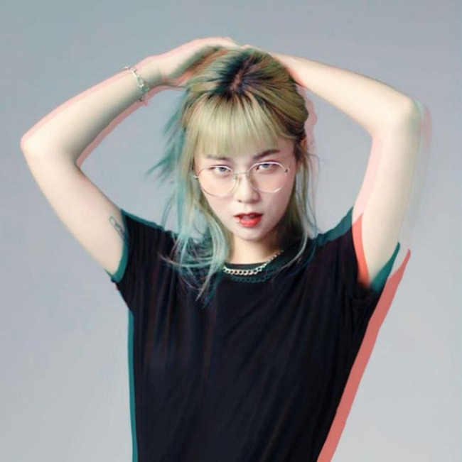 Qua đó, nữ streamer cũng mong rằng mọi người hãy có cái nhìn cảm thông, biết sẻ chia đối với những bạn nữ có đôi "gò bồng đảo" ngoại cỡ. Bởi lẽ, họ sẽ rất khó chị, bất tiện khi sinh hoạt, di chuyển.