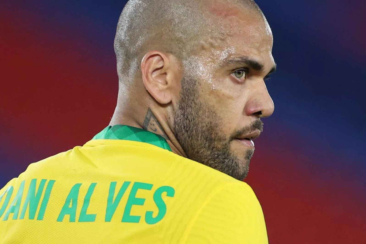 Không chỉ khao khát vô địch World Cup 2022 như những lão tướng khác, Alves còn muốn chứng tỏ anh hoàn toàn có thể sánh ngang hai hậu vệ cánh huyền thoại của Brazil: Cafu và Roberto Carlos. Chiếc cúp vàng thế giới là điều anh còn thiếu.