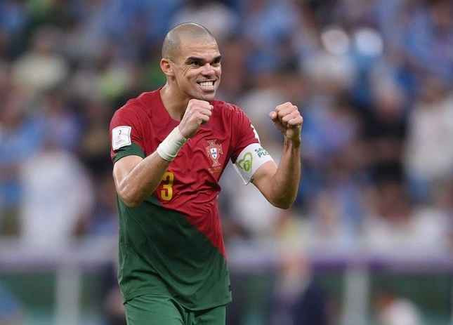 Khát khao chiến thắng của Pepe không hề thua kém Ronaldo. Đây cũng là lý do anh được trao tấm băng đội trưởng khi Ronaldo ngồi dự bị ở trận gặp Thụy Sĩ vừa qua.