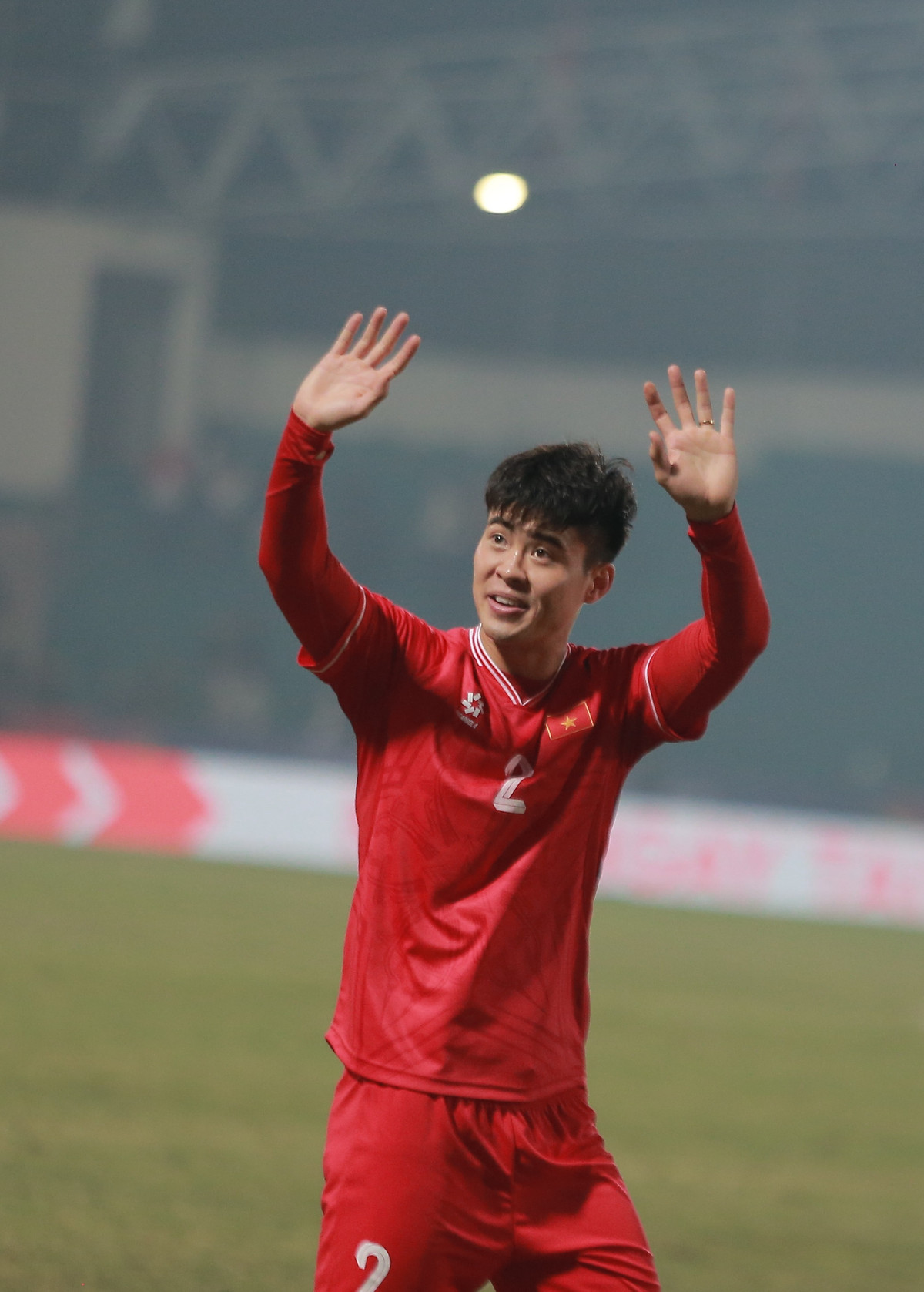 Dù chỉ là những hành động vô cùng nhỏ nhưng đội trưởng đội tuyển Việt Nam tại AFF Cup 2024 đã chiếm trọn cảm tình của NHM bởi sự thân thiện.