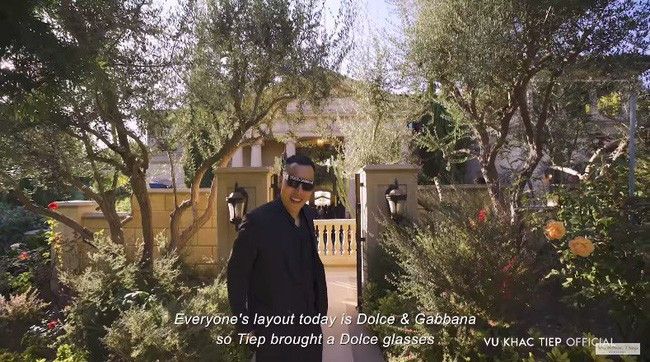 Mimi Morris là phu nhân của ông Don Morris – CEO của Morris Group International (Tập đoàn Quốc tế Morris) với 9 chi nhánh, văn phòng trên toàn thế giới. Cô có phong cách và lối sống thượng lưu với biệt thự trăm tỷ, siêu xe, hàng hiệu và những chuyến du lịch xa xỉ khiến ai nhìn vào cũng thấy choáng ngợp.