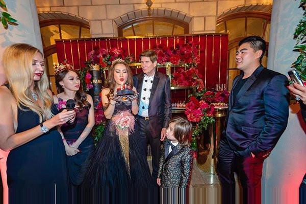 Nữ triệu phú người Việt trẻ trung ở tuổi U50.