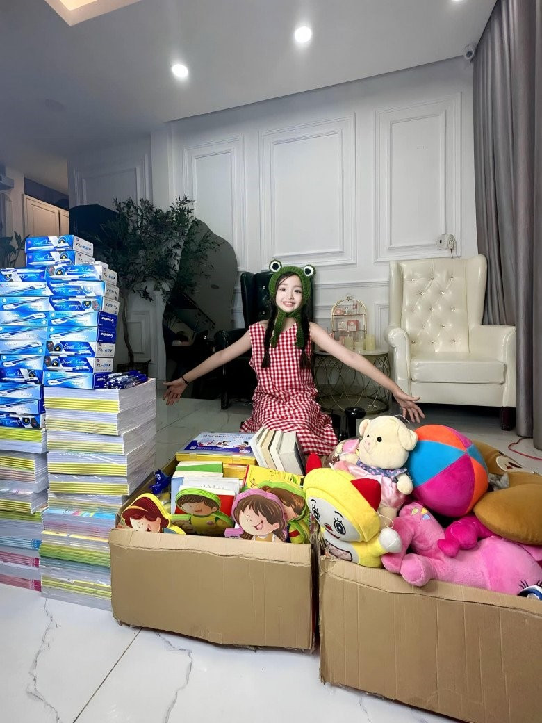 Khi được mẹ hỏi, Cadie giải thích: "Con hát khi đi xuống tại sợ ma vì tối om, nhưng khi con hát, con quên đi là con sợ ma".