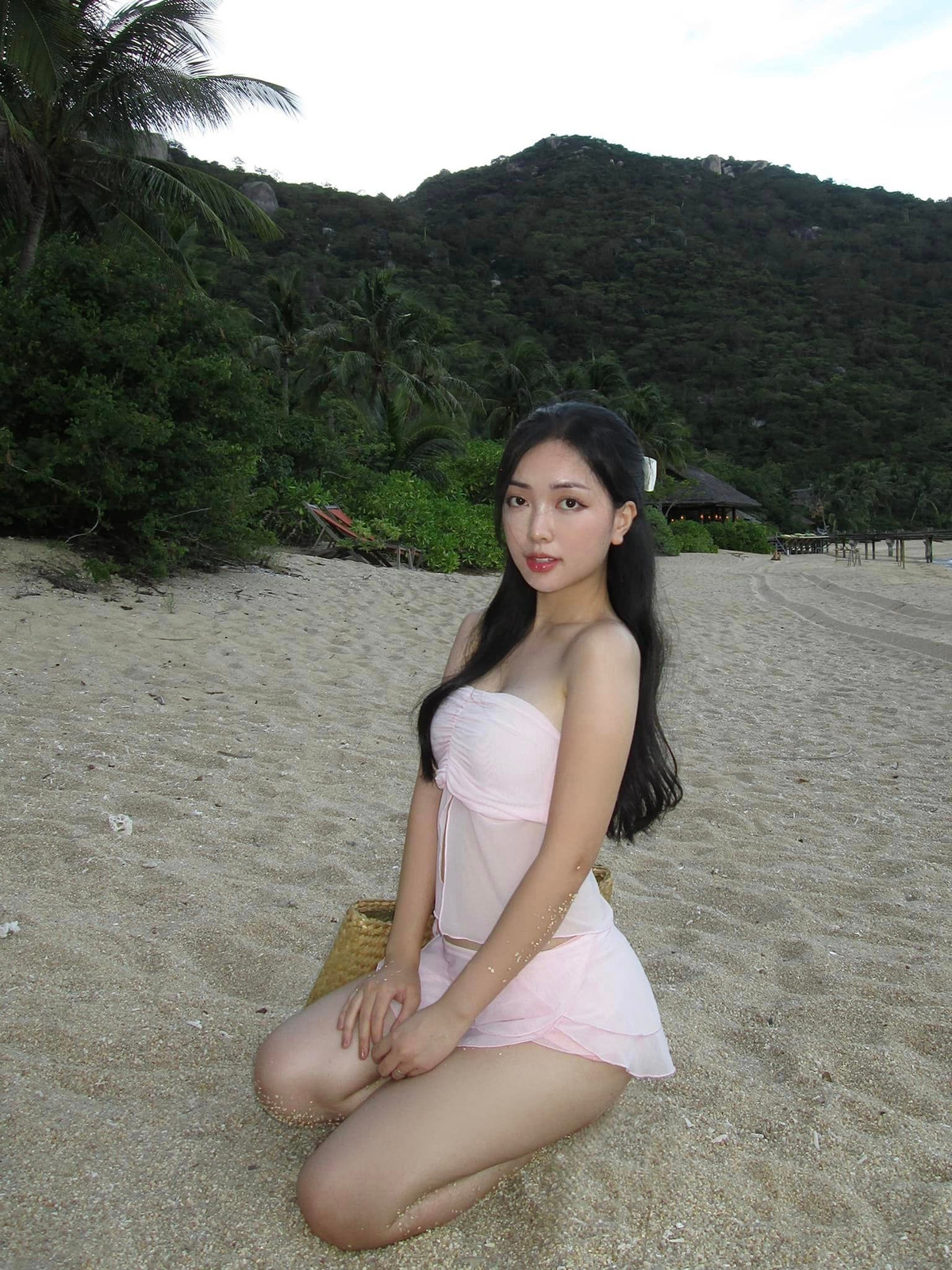 Việc lấy lại vóc dáng sau sinh của hội chị em là vấn đề khiến họ vô cùng đau đầu. Nhiều người phải kêu trời vì làm sau để có được vòng eo như hồi chưa thành mẹ bỉm sữa và Mai Hà Trang cũng không ngoại lệ.