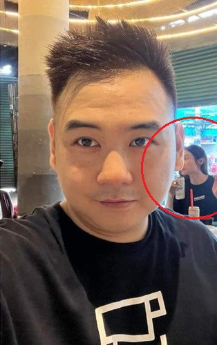 Trên các nền tảng mạng xã hội của mình, Ý Nhi vẫn miệt mài đăng tải hình ảnh, clip cá nhân. Đặc biệt, vào tối 28/9, cô đăng một status dạng câu hỏi, flex thành quả: “Chuẩn bị ăn mừng kênh 100k, tặng quà cho follower kiểu gì đây mọi người ơi”. Rất nhanh chóng, Xemesis liền có bình luận dưới bài đăng. Anh chàng xưng “tui” và “đòi quà” nửa kia: “Tui follow mà không có quà là có vấn đề đó”.