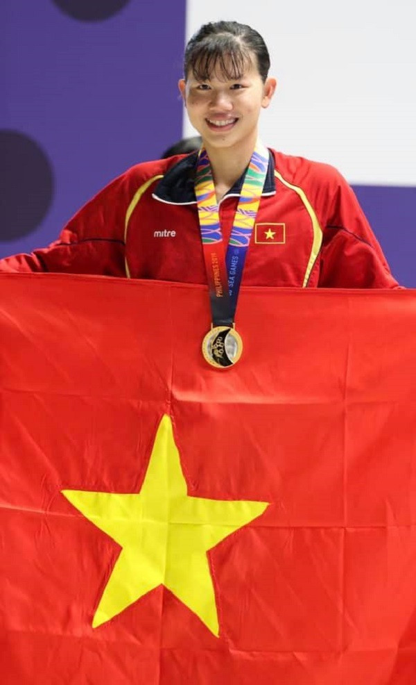 Theo kế hoạch ban đầu từ Ban tổ chức Đại hội Thể thao Đông Nam Á 2021, những gương mặt xuất sắc của thể thao Việt Nam thực hiện nghi thức rước đuốc quanh sân Mỹ Đình gồm: Nguyễn Thị Ánh Viên, Hoàng Xuân Vinh, Trần Hiếu Ngân, Hoàng Anh Tuấn, Trần Lê Quốc Toàn, Nguyễn Thị Tĩnh, Nguyễn Thuý Hiền, Lê Bích Phương và Quách Thị Lan.