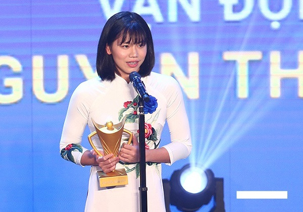 Tuy nhiên vì lý do dở khóc dở cười mà "tiểu tiên cá" Ánh Viên không thể gánh vác trọng trách vinh dự này.