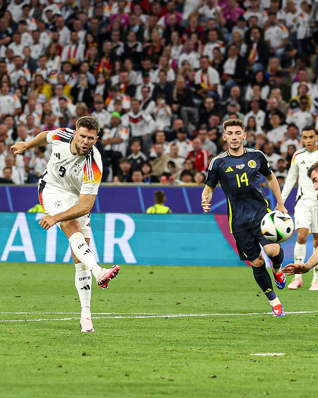 Chu nha EURO 2024 thang tung bung Scotland ngay ra quan-Hinh-3