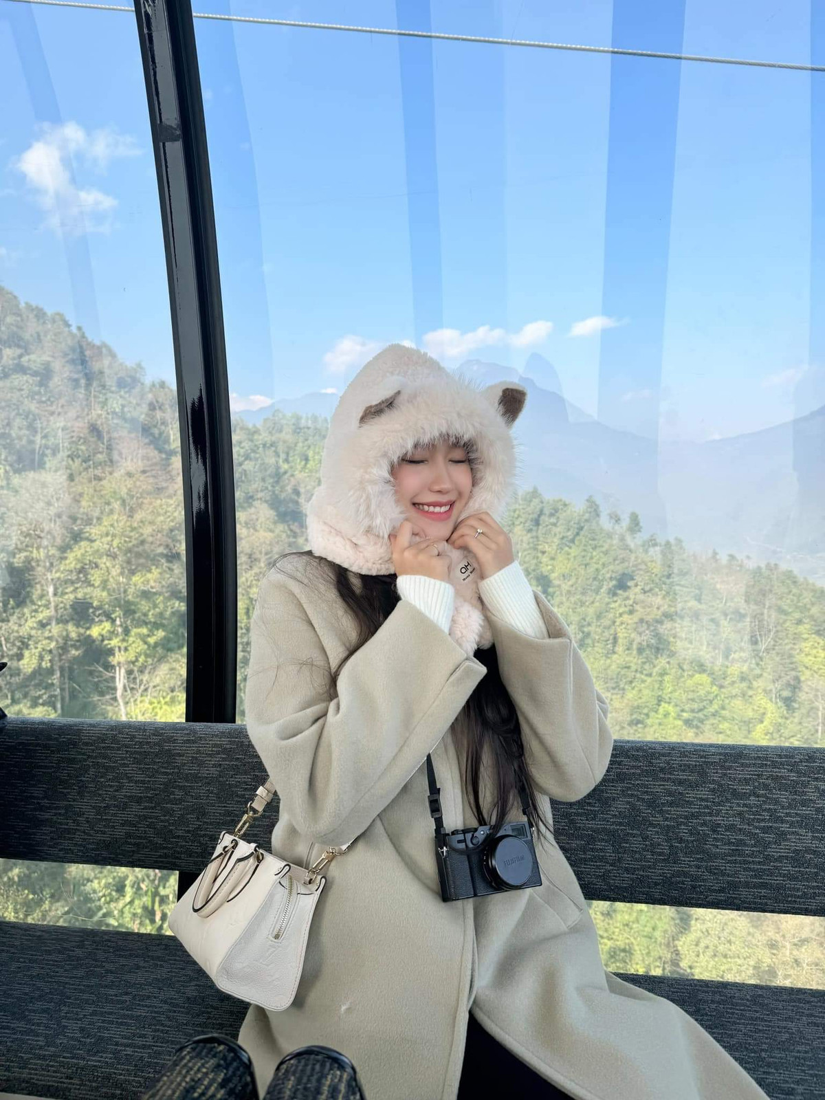 Tranh thủ thời gian này, Đoàn Văn Hậu dành thời gian để đi du lịch cùng vợ mới cưới Doãn Hải My và gia đình ở vùng đất sương mù Sa Pa.