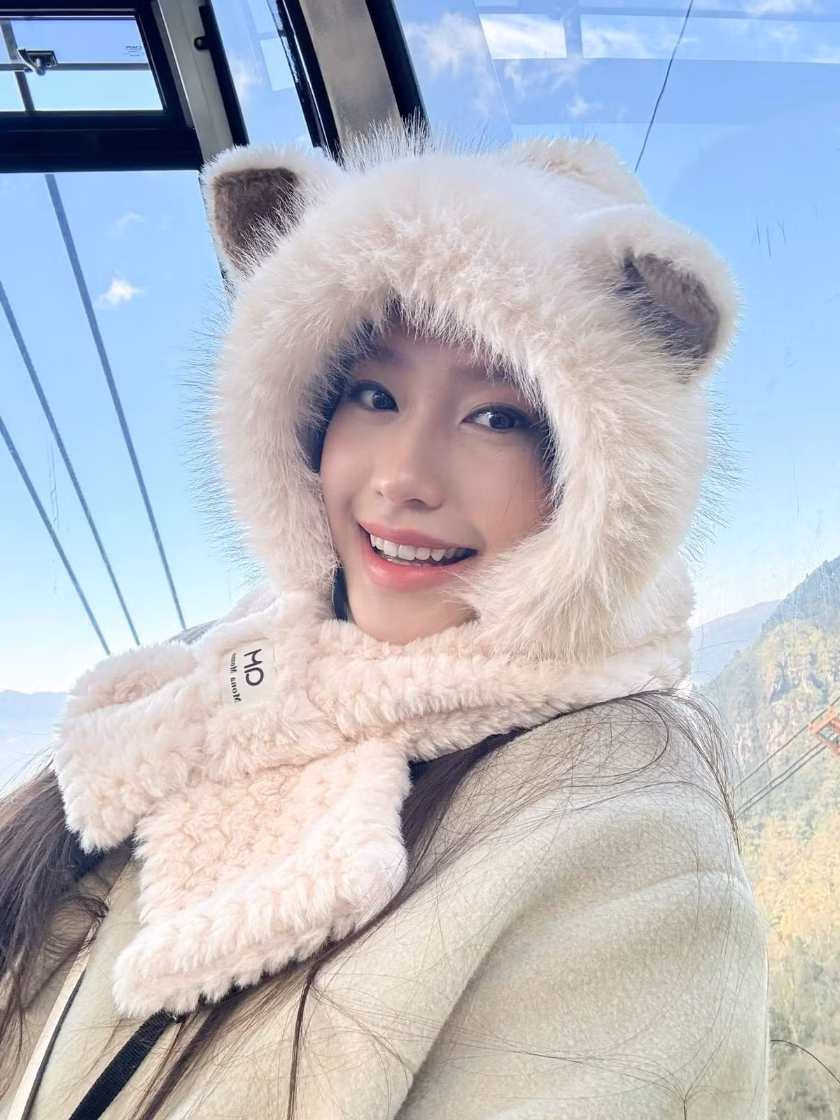 Bên cạnh đó, người hâm mộ còn ấn tượng với nhan sắc của Doãn Hải My sau khi kết hôn. Cô nàng ngày càng nhuận sắc, gương mặt xinh đẹp, thần thái rạng rỡ.